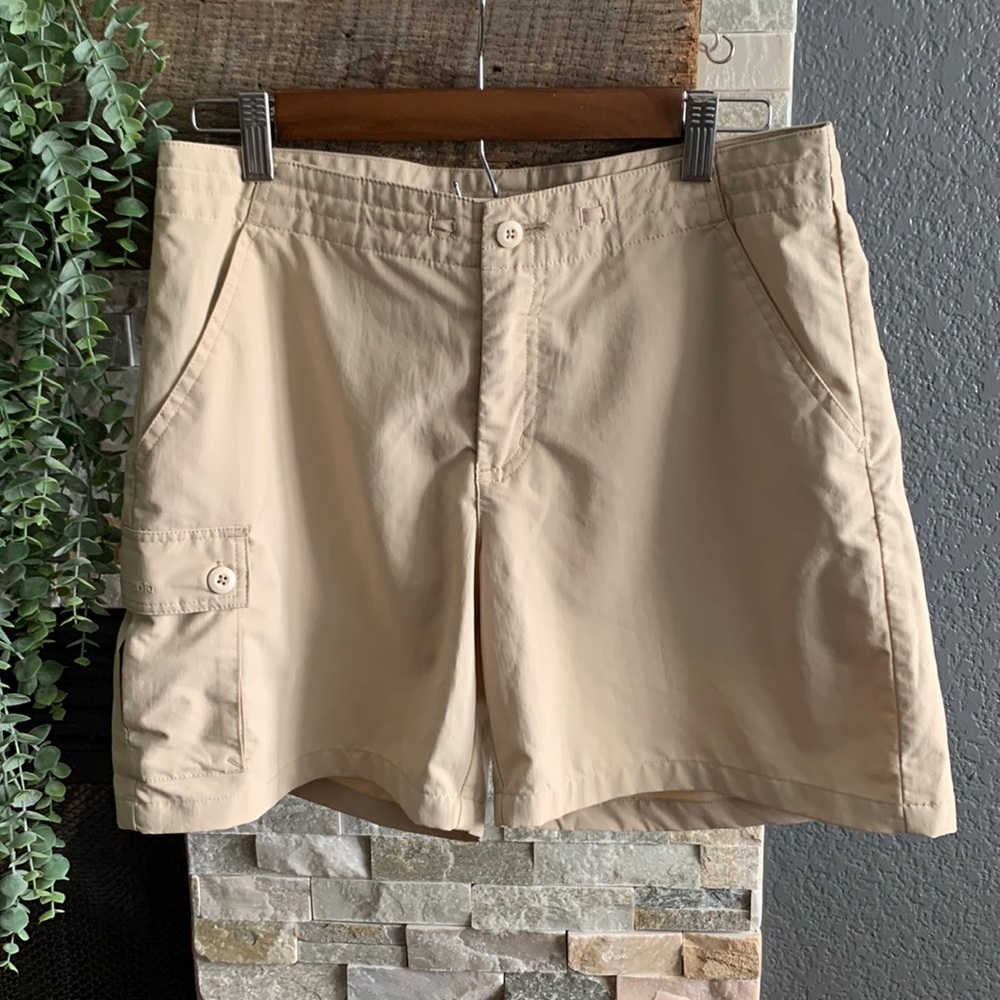 Patagonia Women's Inter Continental Cargo Shorts Tan Color, Size 6